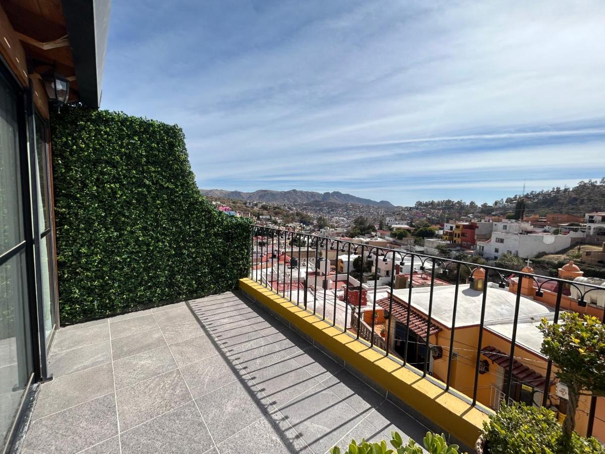Casa Amarilla Pensión *