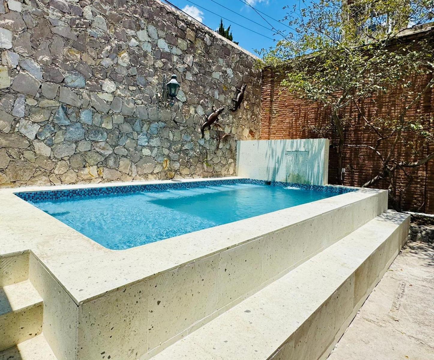 Casa Amarilla *